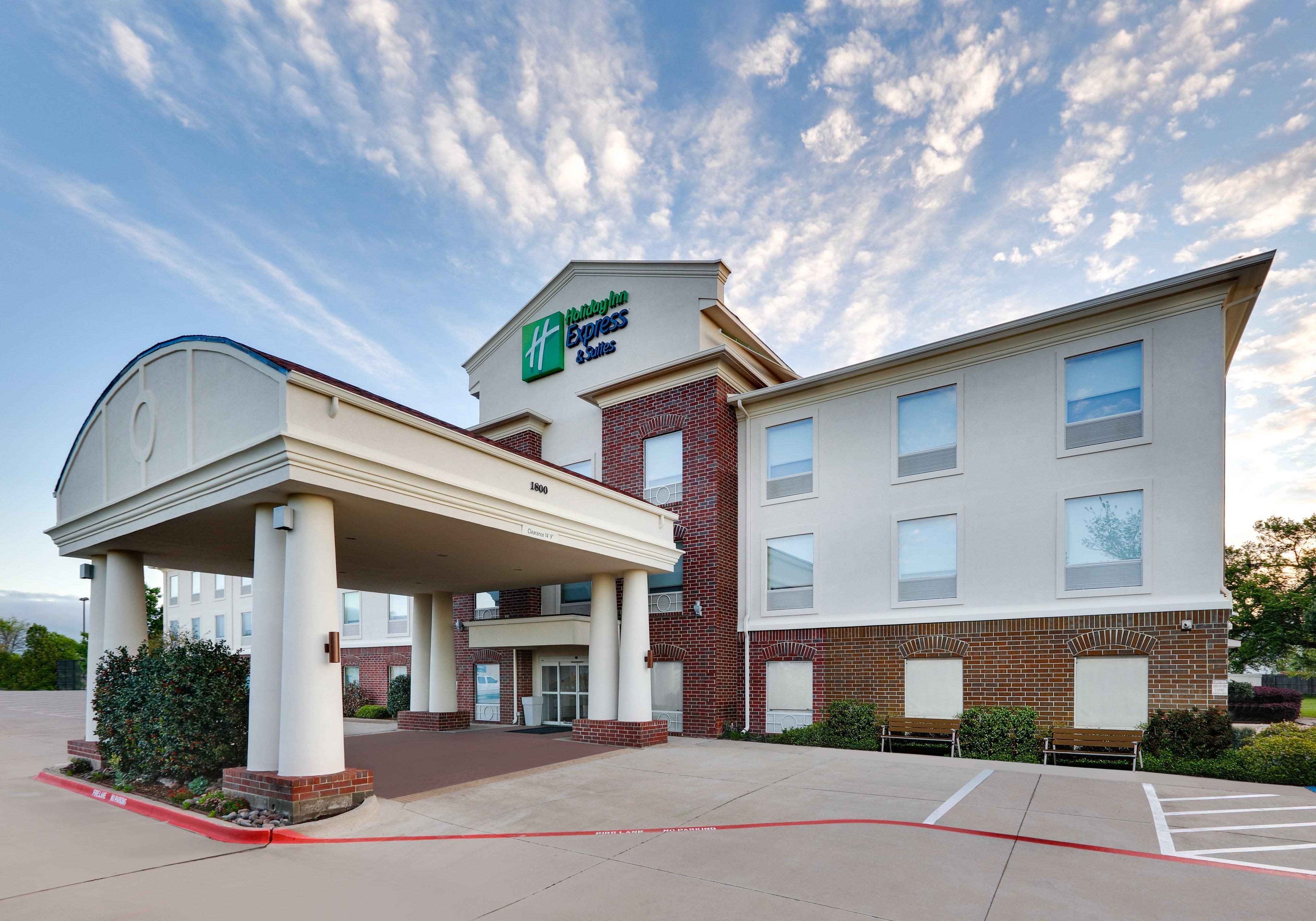 Holiday Inn Express Hotel & Suites Cleburne By Ihg Exteriör bild