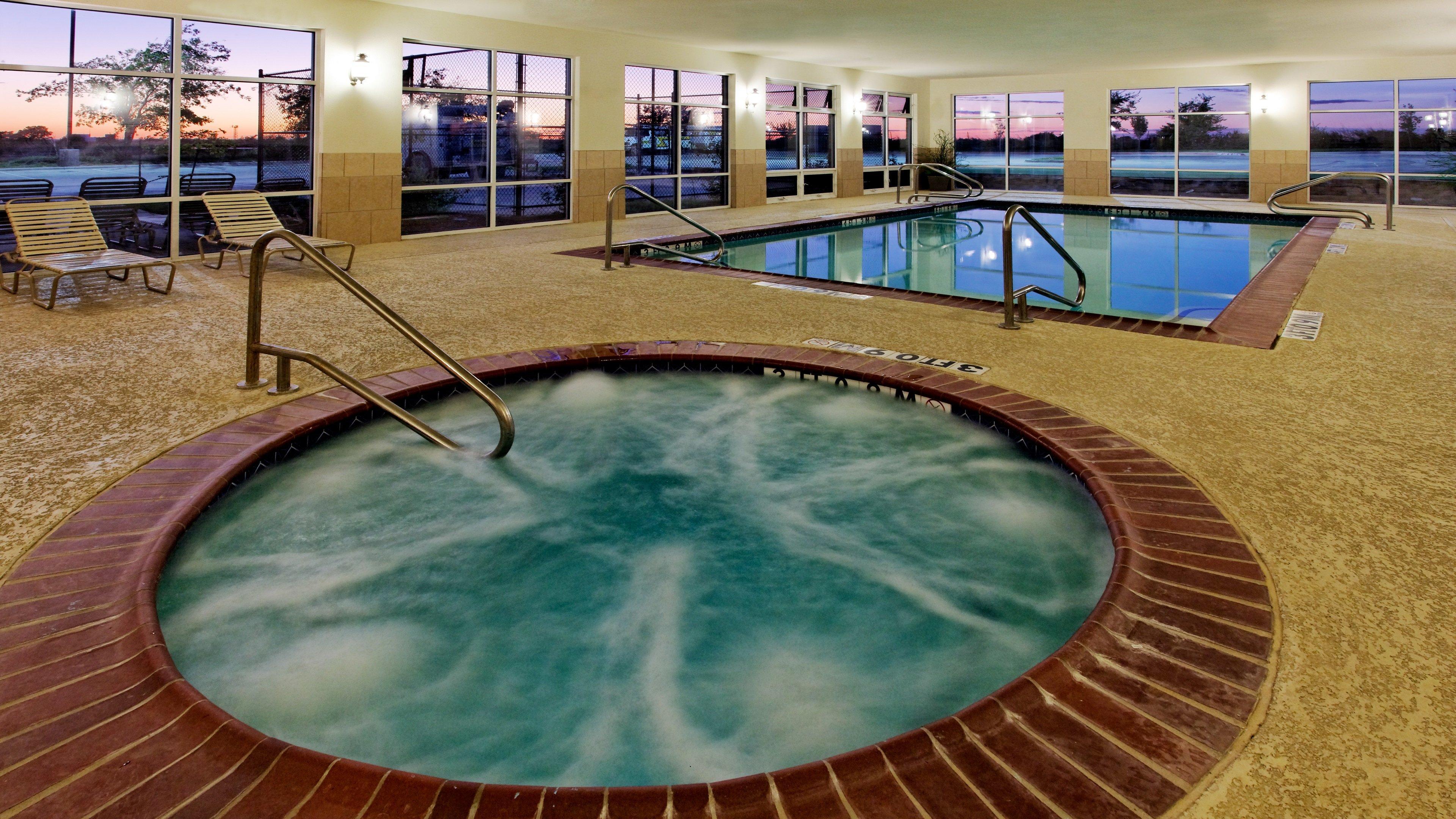Holiday Inn Express Hotel & Suites Cleburne By Ihg Exteriör bild